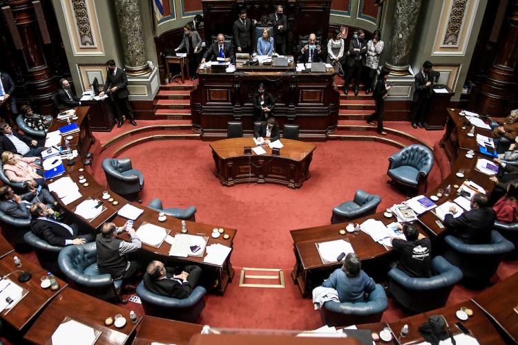 Votación en el Senado del pedido de desafuero de Guido Manini Ríos | Foto: Javier Calvelo / adhocFOTOS