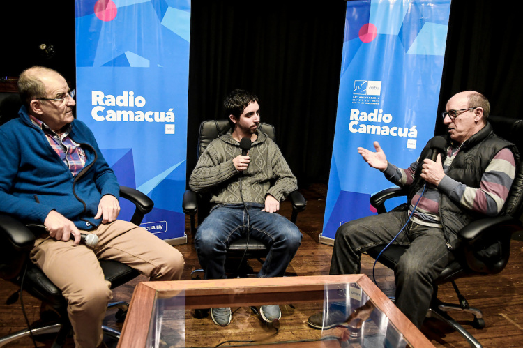 Carlos Coghlan y Roberto Moreira entrevistados por el programa Camacuá y Reconquista | Foto: Javier Calvelo / adhocFOTOS