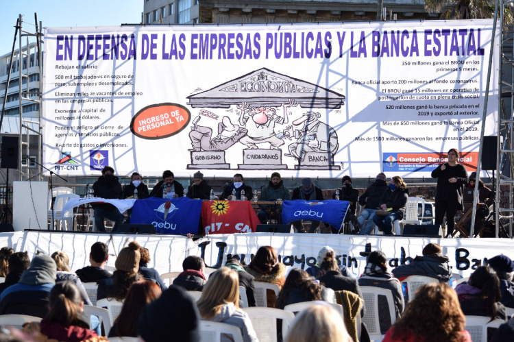 Asamblea General de la Banca Oficial ayer, en la Plaza España | Fotos: Santiago Gómez