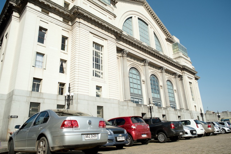 Casa Central del Banco República, vista desde la calle Piedras | Foto: Ricardo Antúnez / adhocFotos (Archivo, 2017)
