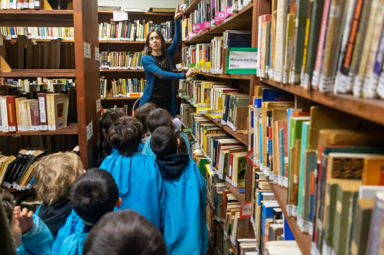 Visitas guiadas en la biblioteca de AEBU | Fotos: Ignacio Álvarez Vigna