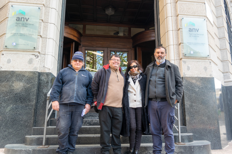 Trabajadores de la ANV tras la firma del acuerdo. Foto:Javier Pérez Seveso