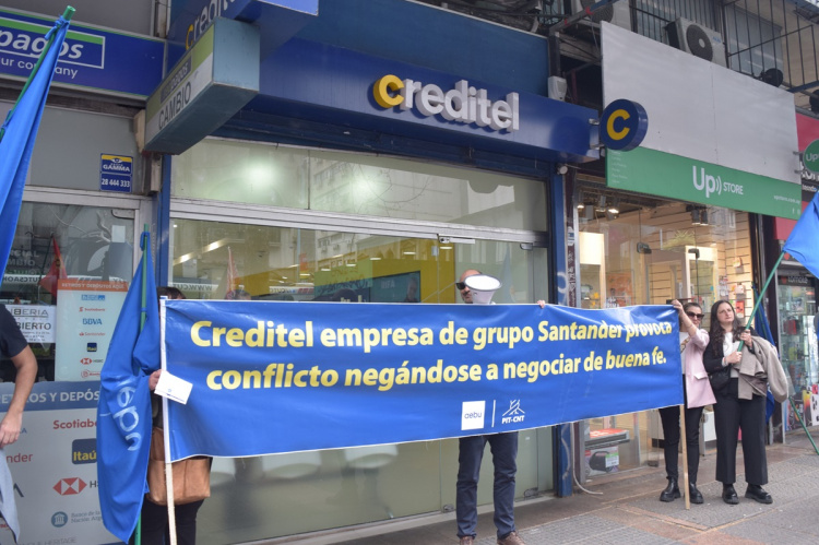 Movilización de Creditel en 18 de Julio | Fotos: Ignacio Álvarez Vigna