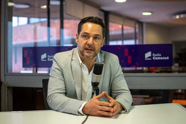 Emiliano Rojido en Radio Camacuá | Foto: Javier Pérez Seveso