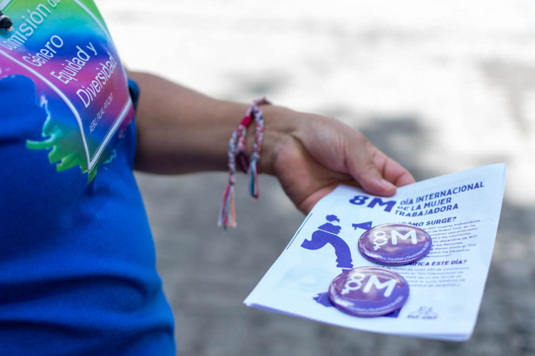 Intervención por el 8M en Plaza Matriz | Foto: Javier Pérez Seveso