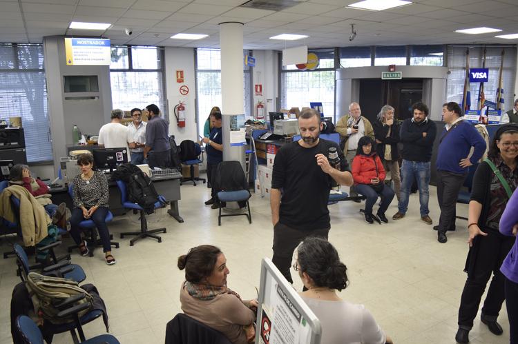 Ocupación de sucursal Mercado Modelo del Banco República | Foto: Santiago Gómez