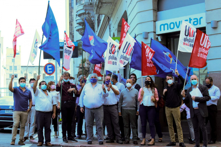 Movilización de UNI y AEBU frente a la embajada de Canadá |  Fotos: UNI Américas