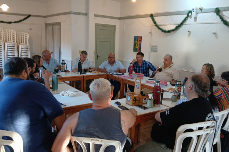 Secretariado Ejecutivo sesionando en local de AEBU Maldonado.