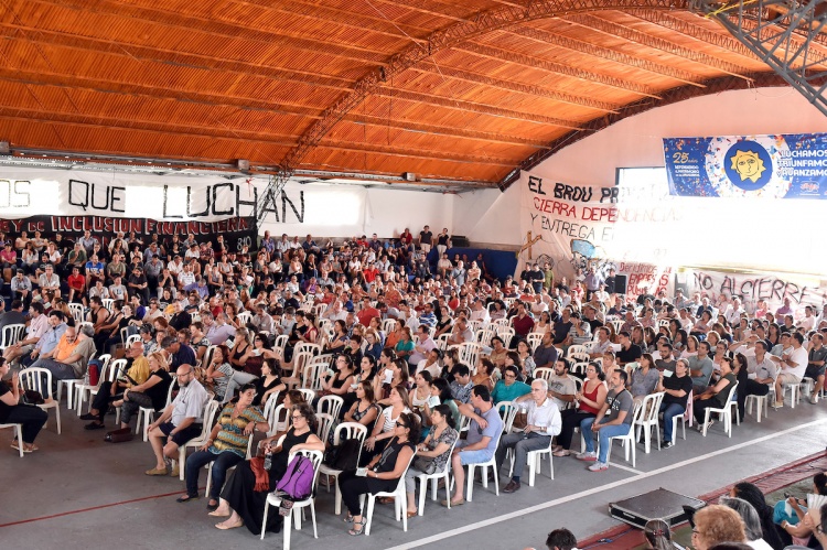 Asamblea de trabajadores del Banco República, esta tarde en el gimnasio de Sutel | Fotos: Ricardo Antúnez / adhocFotos