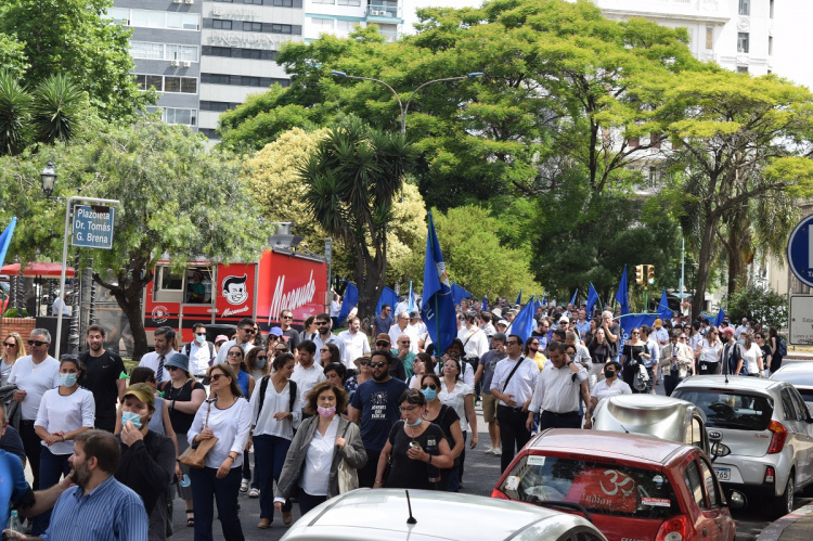 Marcha de banca oficial hacia la Torre Ejecutiva | Foto: Ignacio Álvarez