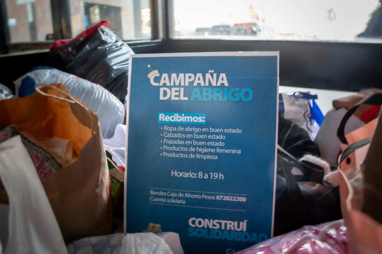 Campaña del Abrigo en AEBU | Foto: Javier Pérez Seveso