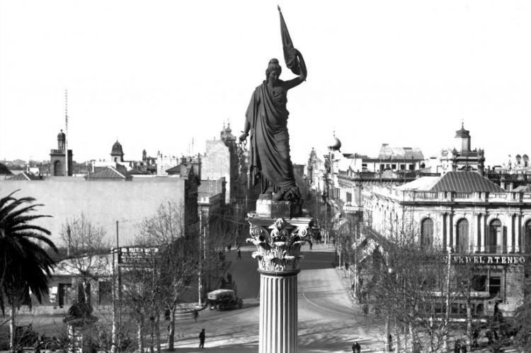 Columna de la Paz. Plaza Cagancha. Julio de 1917 | Centro de Fotografía (CdF).