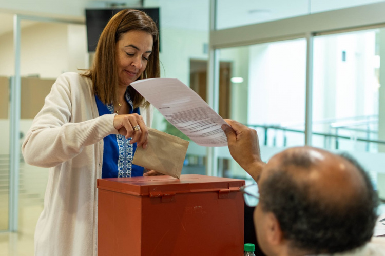 Mesa de votación en Montevideo | Fotos: Javier Pérez Seveso e Ignacio Álvarez