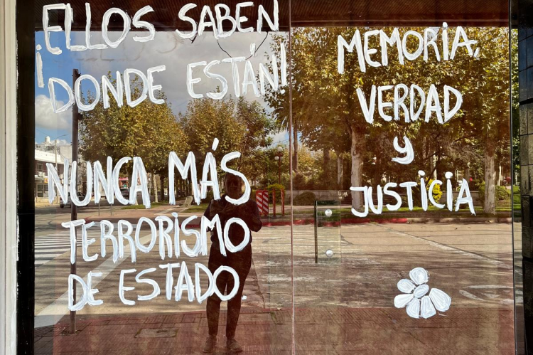 Fachada de la seccional de AEBU intervenida en Fray Bentos