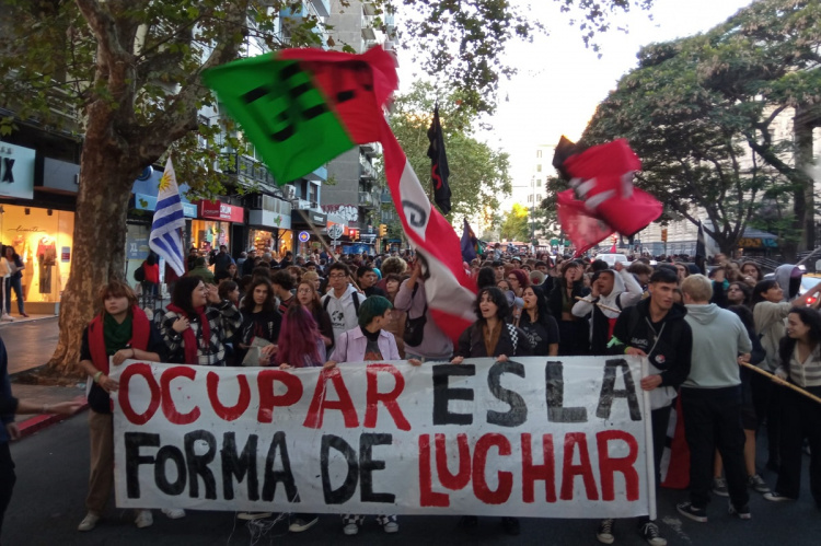 Marcha de estudiantes por 18 de Julio | Foto: Ignacio Álvarez Vigna