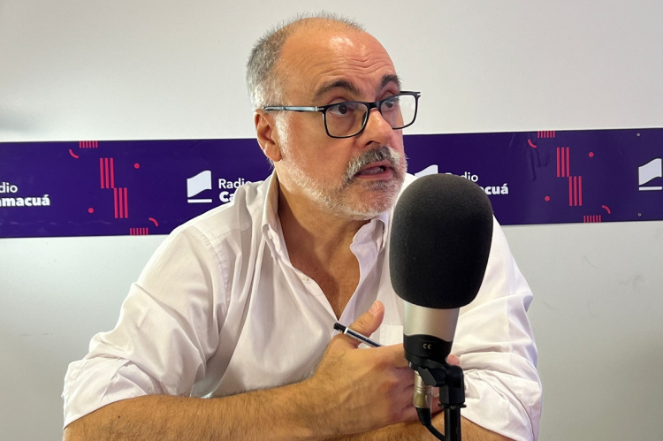 Eduardo Larralde en Radio Camacuá | Foto: Javier Pérez Seveso