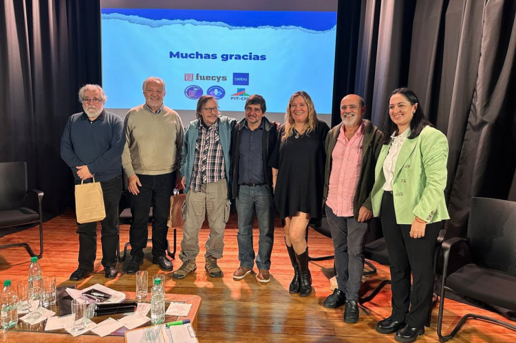 Organizadores de la actividad junto a los invitados | Foto: Ignacio Álvarez Vigna