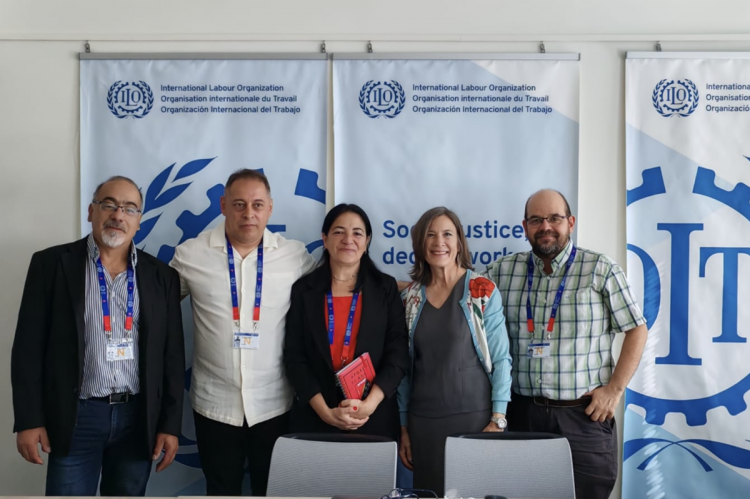 Delegación sindical junto a representantes de OIT Horacio Guido y Karen Curtis