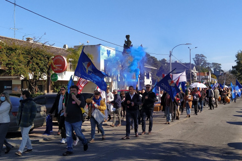 Marcha de banca privada de AEBU por calles de Carrasco | Foto: Ignacio Álvarez
