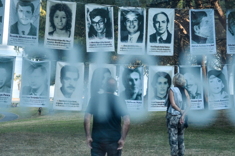 Memorial a los detenidos desaparecidos en el Parque Vaz Ferreira, en el Cerro de Montevideo. Foto: Javier Calvelo / adhocFOTOS (Archivo, 2019)
