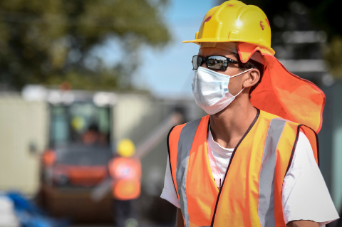 Trabajadores de la construcción | Foto: Javier Calvelo / adhocFOTOS