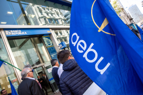 Movilización de AEBU | Foto: Mauricio Zina / adhocFOTOS