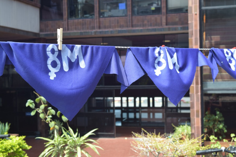 Preparación del 8M en AEBU | Foto: Ignacio Álvarez Vigna