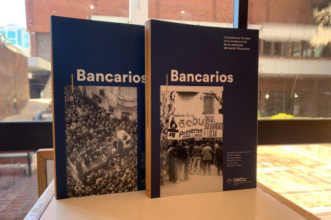 Ejemplares del libro Bancarios, en sus dos tomos.