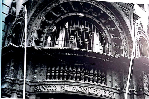 Banco de Montevideo ocupado durante la huelga general (27 de junio – 11 de julio de 1973) | Foto: Aurelio González