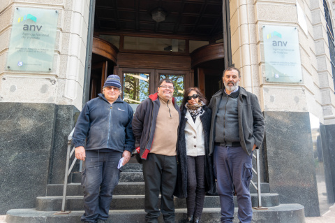Trabajadores de la ANV tras la firma del acuerdo. Foto:Javier Pérez Seveso