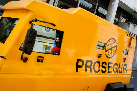 Camión blindado de Prosegur | Foto: Ricardo Antúnez / adhocFOTOS