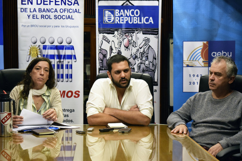 Conferencia de prensa de banca oficial, ayer en la sede central de AEBU | Foto: Santiago Gómez