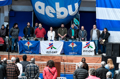 Asamblea del sector financiero oficial de AEBU, el sábado 27, en el Platense Patín Club | Fotos: Javier Calvelo/ adhocFOTOS