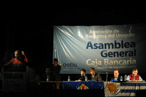 Aamblea General de AEBU en el Palacio Peñarol | Foto: Ricardo Antúnez / adhocFOTOS (Archivo, 2008)