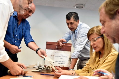 Escrutinio de las elecciones 2019 | Foto: Ricardo Antúnez / adhocfotos