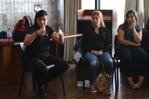 Magela Brum en un taller de lengua de señas, ayer, en AEBU | Fotos: Flavio Alza