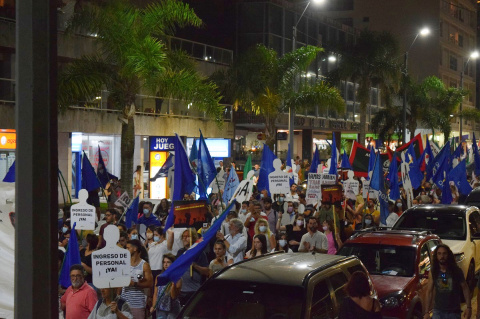Marcha de banca oficial, ayer, en Punta del Este | Fotos: Ignacio Álvarez