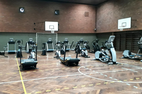 Sala cardio en el gimnasio mayor del Club AEBU.
