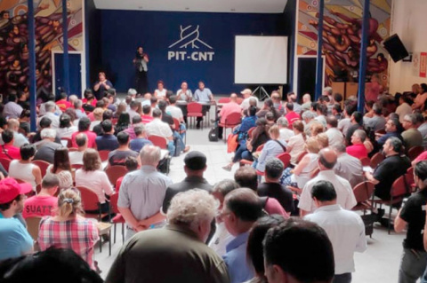 Reunión de dirigentes sindicales convocados ayer por el Secretariado Ejecutivo de la central | Foto: PIT-CNT
