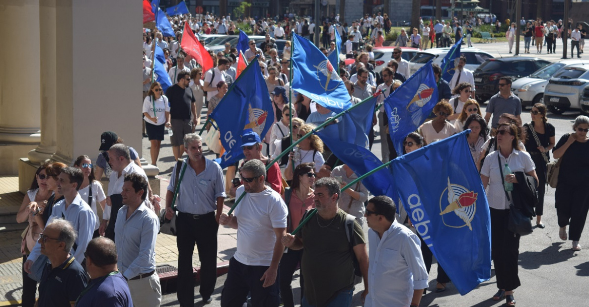 Marcha de AEBU desde Plaza Independencia al Palacio Legislativo | Foto: Ignacio Álvarez Vigna